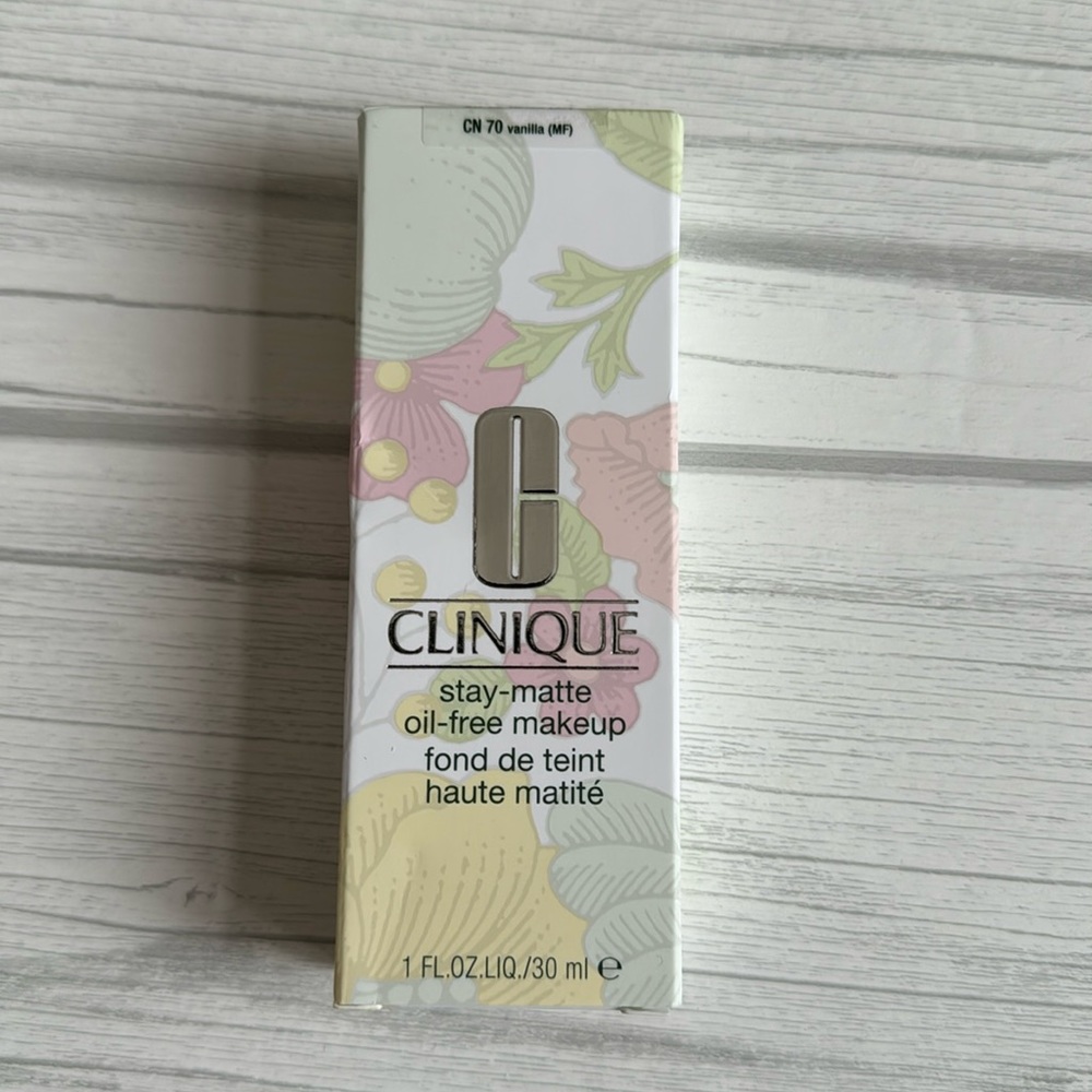 Clinique Stay Matte Oil Free Makeup Foundation Vanilla - Picture 2 of 3